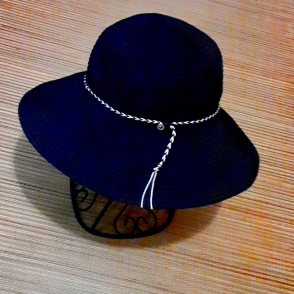 Scala Collection Black & White Hat NWOT